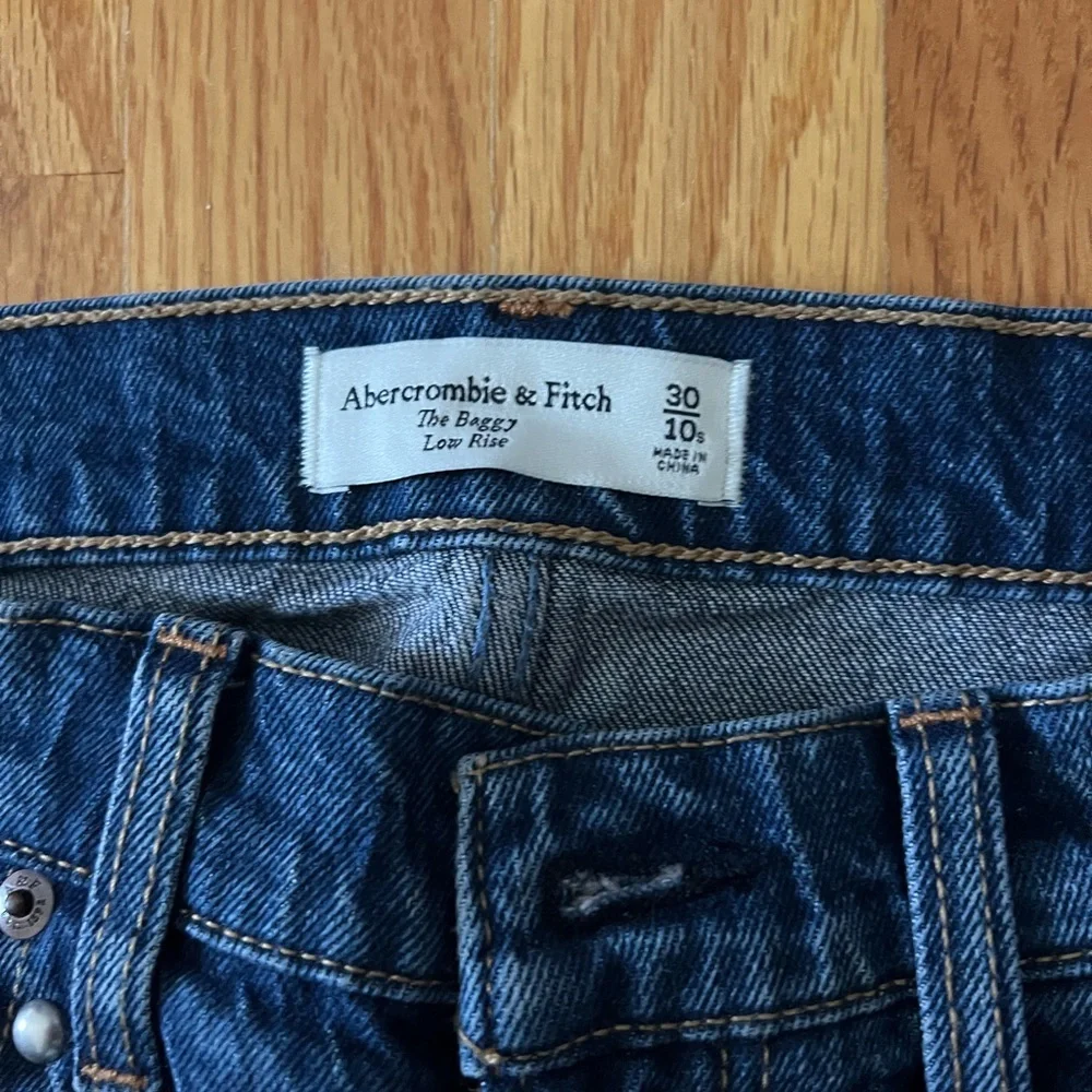 Abercrombie Low Rise Baggy Jean - Picture 3 of 5
